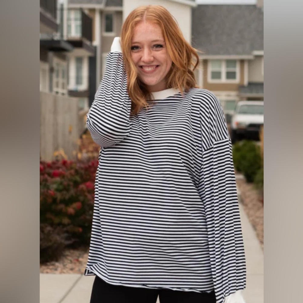 LA MIEL Black and White Striped Long Sleeve Top